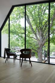 Fertiggestellt im jahr 2017 in austin, usa. Matt Fajkus Designs Asymmetric Austin Residence For Vintage Car Lover