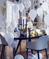 10 Breathtaking New Year S Eve Party Decoration Trends 2020 Pouted Com In 2020 Holiday Interior Trending Decor New Year S Party Decorations