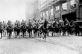 The 1923 hyperinflation that crippled germany was the result of devalued and worthless paper not counting the rise of nazism, the 1923 hyperinflation is arguably the most significant failure of the. Https Xn Generationen Gesprch Szb De Vom Ruhrkampf Zum Deutschen Oktober