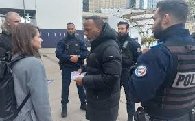 « Nos problèmes sont vos problèmes » : à Paris, les policiers tractent pour dénoncer leurs conditions de travail