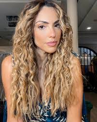 Eileen Roca's Instagram, Twitter & Facebook