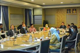 Timbalan pengarah, bahagian industri perkhidmatan, unit perancang ekonomi, jabatan perdana menteri. Mesyuarat Penyediaan Dokumen Rancangan Malaysia Kedua Belas Berkaitan Sabah Dan Sarawak Unit Perancang Ekonomi Jabatan Perdana Menteri
