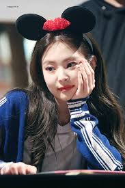 Những đôi má bánh bao phá tan quan điểm “mặt nhỏ mới đẹp” của người Hàn