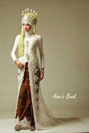 Setiap daerah memiliki pakaian khas dengan desain dan corak. Kumpulan Foto Model Baju Kebaya Adat Sunda Trend Baju Kebaya Model Pakaian Model Kebaya