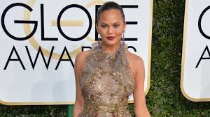 Chrissy teigen—queen of social media, cookbooks, awards show reaction gifs, and basically everything else—can throw down like no other when it comes to internet trolls. Ein Anderer Grosser Einzelhandler Hat Gerade Chrissy Teigen Fallen Lassen News24viral