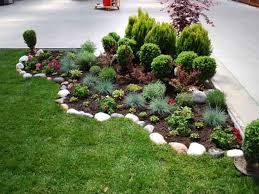This is a lovely rock border, don't you agree? 30 Initiatives Of Cheap Backyard Makeover Ideas Simphome Rock Garden Landscaping Landscaping With Rocks Front Yard Landscaping Design