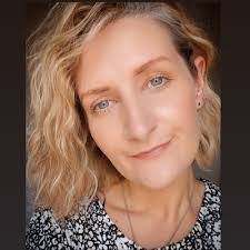 Beth Park's Instagram, Twitter & Facebook