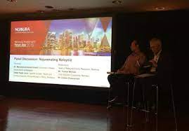 Beliau juga ialah seorang ahli blog yang dikenali dalam blognya, the scribe. The Scribe A Kadir Jasin Talk To The World For Good Of The Country