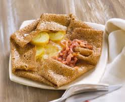 Recette Gourmande Galette Savoyarde Pommes De Terre Lardons Et Fromage A Raclette Recette En 2020 Recette Recette Gourmande Recette Galette