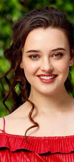 Catherine Langford demonstrates fashion · 1125x2436 iPhone X