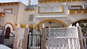Superficie parcela, 10 m2 de terraza, 600 m. Casa Adosada En Torrevieja La Zenia