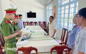 Truy tố vợ chồng cựu Chủ tịch xã Nguyễn Tiến Dũng - Người quan sát