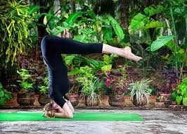 Yoga positions bad for menstruation. Yoga While On Your Period Inversions Are Totally Fine