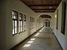 Znalezione obrazy dla zapytania korytarz