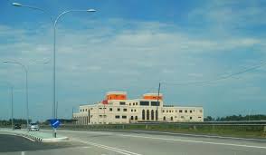 Kota ini menjadi pemerintah khulafaa'ur rasyidin, dan ibukota negara islam yang berkembang. Mahkamah Syariah Complex Bandar Baru Tunjong Kota Bharu Mapio Net