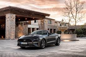 Wenn die jüngste baureihe des seit 50 bekijk de prijs van de ford mustang cabrio 5.0i v8 gt en ontdek waarin de auto van uw keuze. Ford Mustang 5 0 V8 Cabrio Gezahmtes Wildpferd