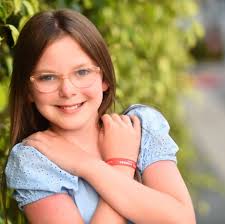 Looking for someone to lay some flags in my garden. I've got 25 flags  arriving tomorrow, really small area, please dm me with prices