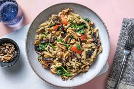 Babyspinat Spatzle Pfanne Rezept Hellofresh Rezept In 2020 Lebensmittel Essen Babyspinat Spatzle