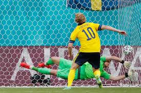 Eslovaquia registró una victoria sorpresa en su primer partido contra polonia, y la favorita españa empató en su primer juego ante suecia. G6phlfuq 1tpqm