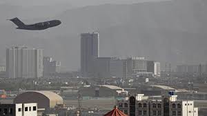 Kabul hospital staff who finished their shifts came back to help after the airport attack, ngo head says injured people are carried to a hospital after two explosions outside hamid karzai. 6uuglqkqefhqnm