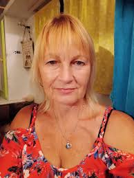 what hairstyle would suit a 64 year old woman?