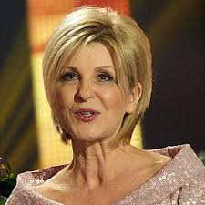 Nach ihrem abgang von der ard und den „festen der volksmusik präsentiert carmen nebel nun seit januar 2004 große samstagabendunterhaltung im zdf mit. Carmen Nebel Prasentierte Stars Unterhaltung Und Neue Alben