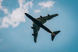 Everyone knows you can't smoke cigarettes aboard flights that take off or land in the u.s., but ever since electronic cigarettes hit the there is also a fear that vaporizers could pose a fire hazard if used aboard an aircraft. Vapes On A Plane The Do S And Don Ts Vaping Vibe