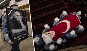 Kizi peli̇n özteki̇n açikladi rasim öztekin'in kendisi gibi oyuncu olan kızı pelin öztekin, twitter hesabından yaptığı açıklamayla usta sanatçının cenaze töreni hakkında bilgi verdi. Cenaze Haberleri Egetv