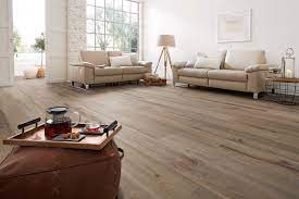 Laminate flooring 2021 offers a lot of different choices from color schemes to hardwood texture imitations that look equally stylish and very natural. Flooring Moderna