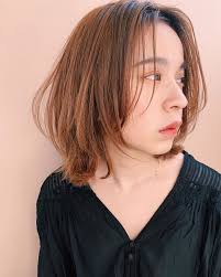 30代 40代 50代の大人ボブ 前髪ありなし 結婚式に合うアレンジも キナリノ モード ボブ ショートボブ ヘアスタイリング