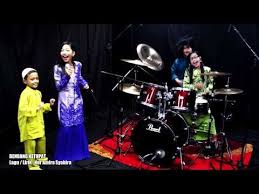 Kumpulan yang popular dengan lagu zalikha ini pun dah keluarkan lagu raya tahun ini. Lagu Raya Terbaru Dendang Ketupat Nur Amira Syahira Youtube Lagu