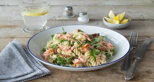 Kostlicher Stremellachs Auf Cremiger Dill Pasta Rezept Hellofresh Rezept Lachs Rezept Lebensmittel Essen Rezepte