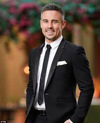 The Bachelorette S Ryan Jones Jokes He Has Been Deported Express Digest