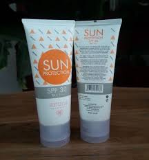 Untuk isi 40 ml saat ini dihargai pada kisaran rp. Daftar Harga Sunscreen Emina Spf 30 Disemua Toko Terbaru 2021