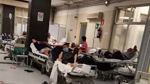 E' accaduto nell'ospedale san giovanni bosco. Napoli Ospedale Cardarelli Il Ritorno Delle Barelle Pazienti In Coda Nel Pronto Soccorso La Repubblica