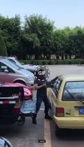 Gif When Someone Blocked Your Car Mit Bildern Lustige Bilder Humor Witze