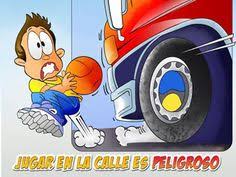 Unos juegan a pasar debajo de la cuerda, otra juega al truque y otros juegan a apilar cubos. 22 Ideas De Etiquetas Prevencion Seguridad En El Hogar Invitaciones Para Imprimir Gratis