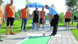 Minigolf: Auf Filzbahnen einlochen