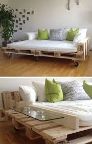 Zimmer Im Grunen Pflanzen Als Wandschmuck Recycling Mobel Sofa Selber Bauen Sofa Aus Paletten