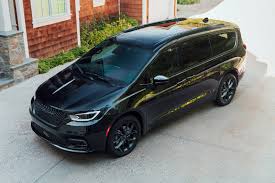 The prominence of gas mileage can go one way or the other in the mind of an owner or fleet operator. 2021 Chrysler Pacifica Review Prices And Pictures Edmunds