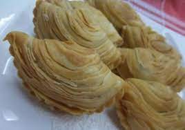 Assalamualaikum semua , cikgu nak share cara buat karipap pusing paling sedap beserta inti kentang daging. Cara Buat Karipap Pusing Inti Daging Resepi Bonda
