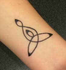 Any Reliable Source On The Meaning History Of This Mother Child Celtic Knot Tochter Tattoos Tattoos Kinder Kleine Tattoos