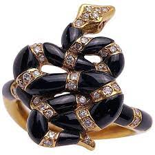 Carrera Y Carrera 18 Karat Yellow Gold And Onyx Serpent Ring Serpent Ring Vintage Style Rings Fashion Rings