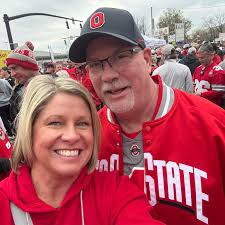 Michael Morrisey scampers away from defenders '67