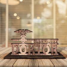 Kisiye Ozel Mesleki Doktor Ahsap Masa Isimligi 2