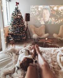 Seul A La Maison Mais Douillette Et Entouree De Noel Alors Ce N Est Pas Si Mal Deco Chambre Christmas Aesthetic Christmas Mood Christmas Spirit