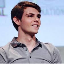Pinterest Xlolostilinski For More Robbie Kay Peter Pan Robbie Kay Robbie