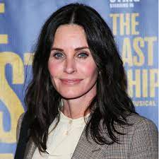 She studied architecture at mount vernon college, but dropped out to pursue a modelling in new york city. Video Courteney Cox Lasst Herzen Der Friends Fans Hoher Schalgen Gala De