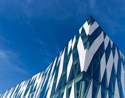 Saxo bank was formed in 1992 and is based in gentofte, denmark. 3xn Saxo Bank Headquarters Copenhagen