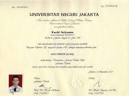 Selain menampilkan nomor ijazah, di ijazah tersebut juga ditampilkan tanggal lulus. Contoh Ijazah S1 Shefalitayal